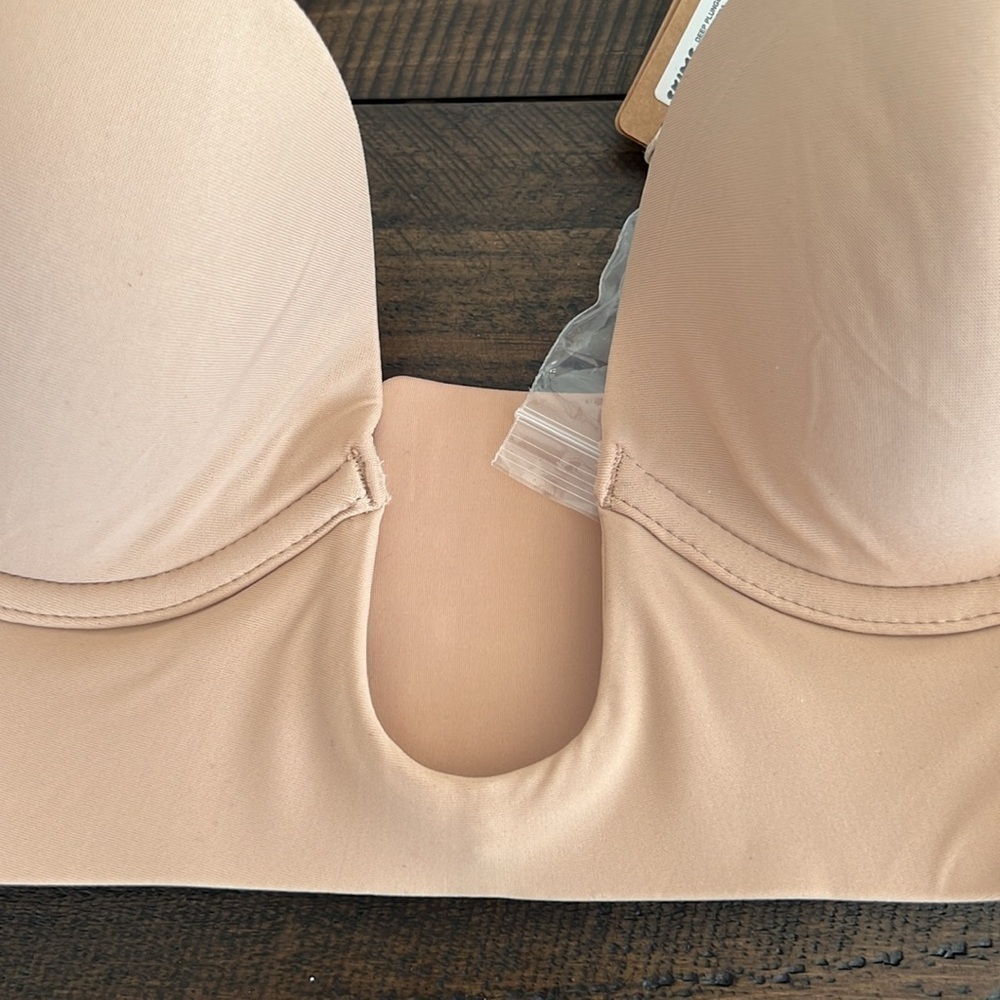Skims Deep Plunge Shapewear Bra - Picture 2 of 8